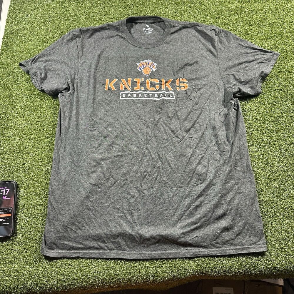 New York Knicks Fanatics Men's 2XL Gray Basketball T-Shirt NWOT nba